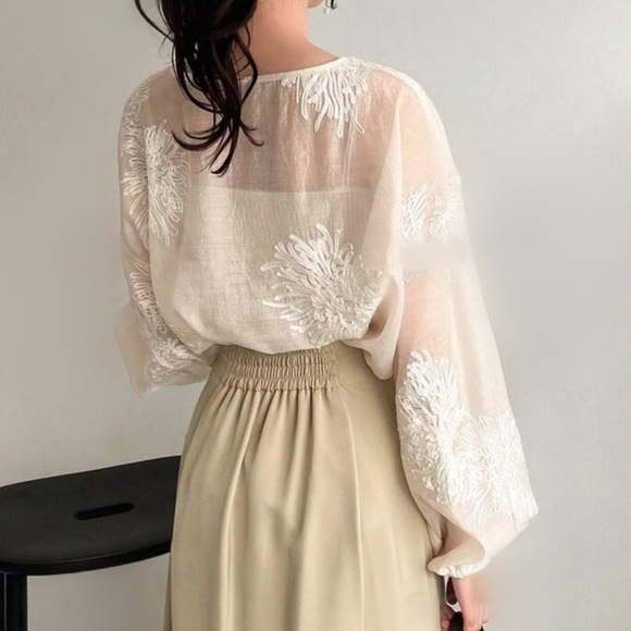 Embroidered floral print semi sheer puff sleeve blouse - Picture 4 of 5